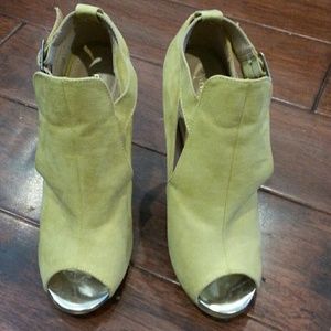 Primadonna collection peep toe